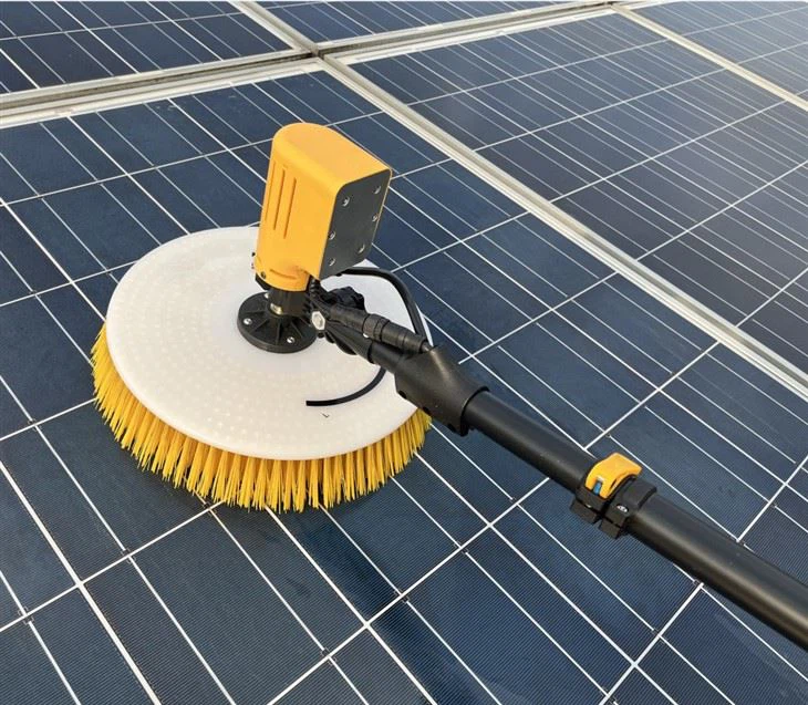 Cepillo de limpieza de paneles solares de cabezal único giratorio